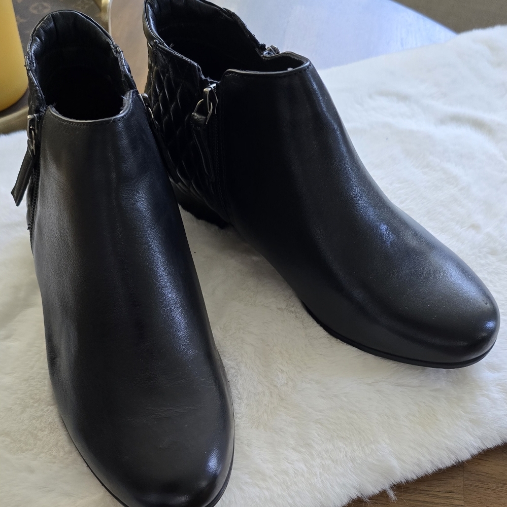 Trotters Black Ankle Boots